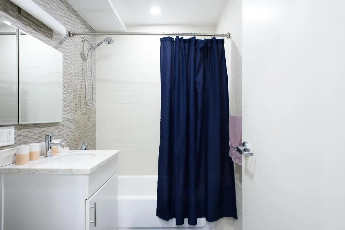 809-4B Studio Balcony W&D Prime Location New York Apartment