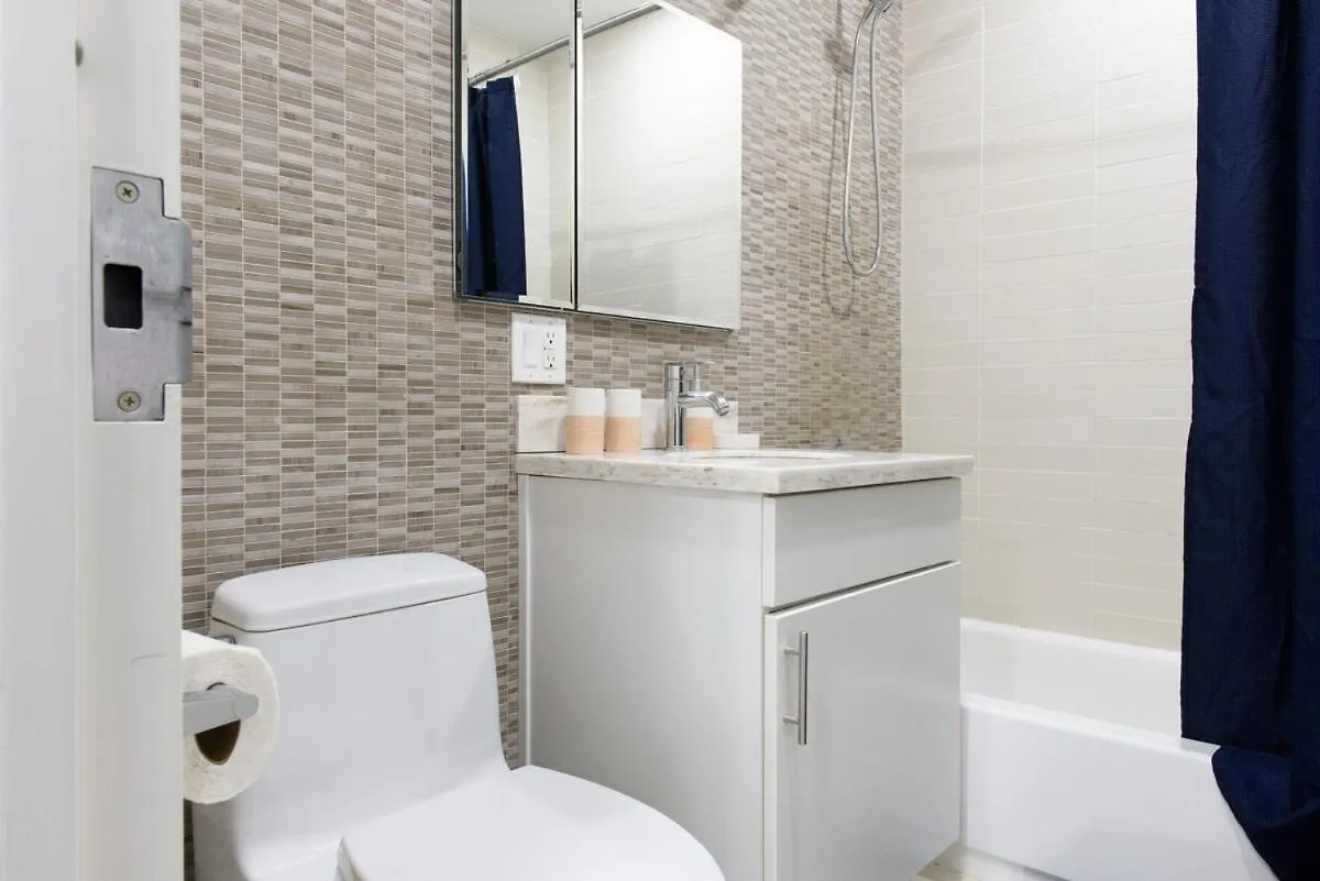 809-4B Studio Balcony W&D Prime Location New York
