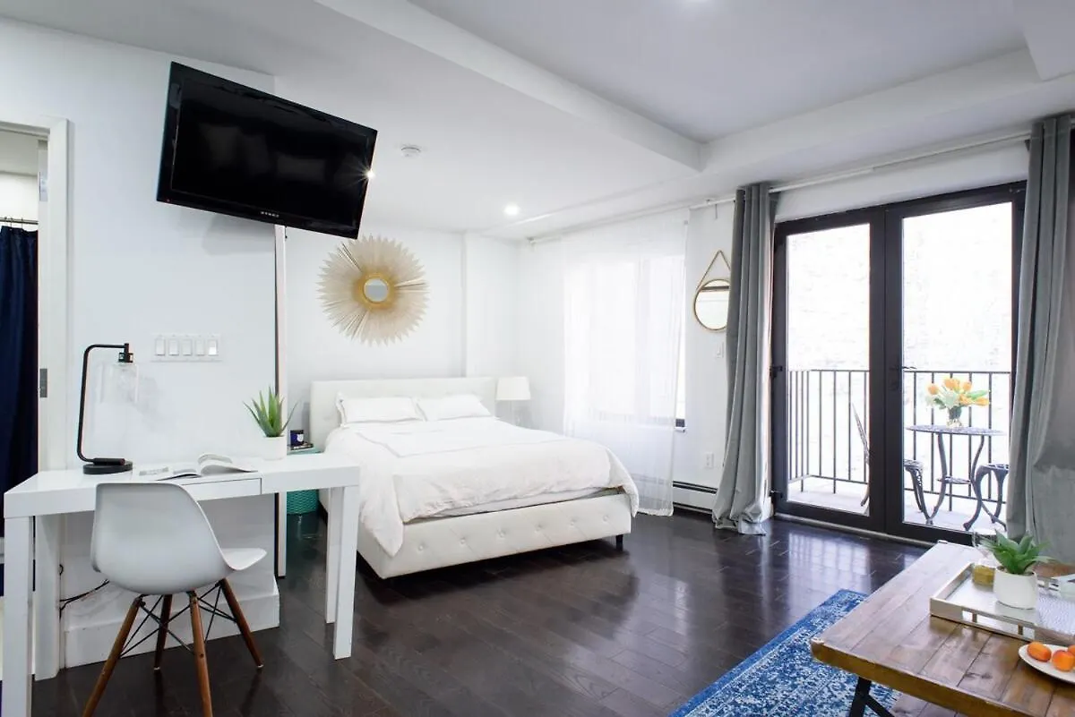 809-4B Studio Balcony W&D Prime Location New York Apartment